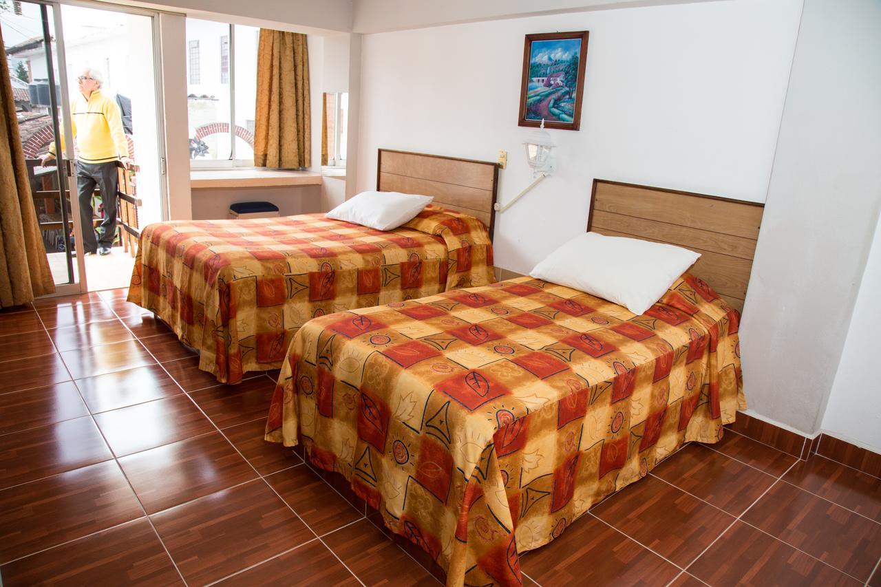 Hotel Symer 奇格纳瓦潘 外观 照片